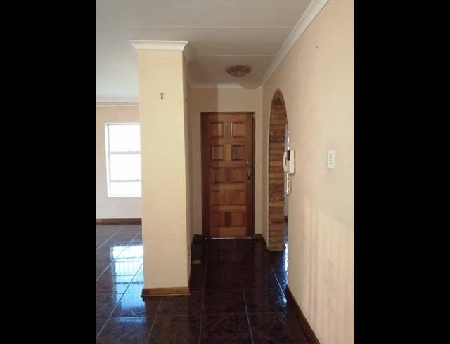 6 BEDROOM TOWNHOUSE FOR SALE IN SELCOURT